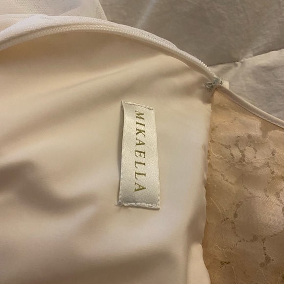 Beautiful wedding dress. **Never worn** size 6 - Picture 2 of 10